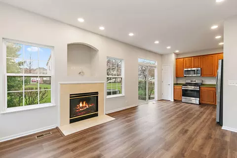 Living - 3708 Munson St, Plano, IL 60545 photo 4 of 5