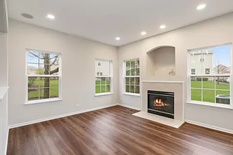 Living - 3708 Munson St, Plano, IL 60545 photo 2 of 5