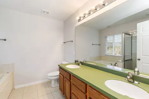 Bath - 3708 Munson St, Plano, IL 60545 photo 3 of 4
