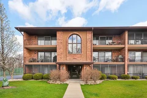 8218 Cobblestone Dr #3D, Palos Hills, IL 60465