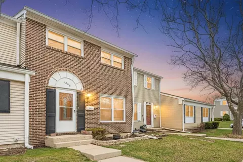 1808 Largo Ct, Schaumburg, IL 60194