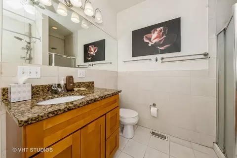 Bath - 4453 S Berkeley Ave #1, Chicago, IL 60653 photo 1 of 2