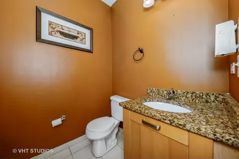 Bath - 4453 S Berkeley Ave #1, Chicago, IL 60653 photo 2 of 2