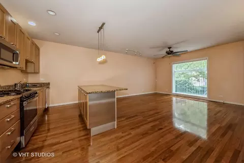 Living - 4453 S Berkeley Ave #1, Chicago, IL 60653 photo 3 of 3