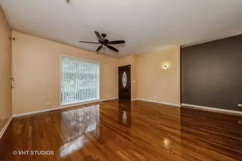 Living - 4453 S Berkeley Ave #1, Chicago, IL 60653 photo 2 of 3