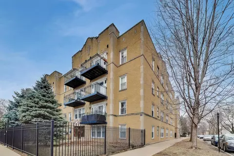 2000 W Greenleaf Ave #1, Chicago, IL 60645