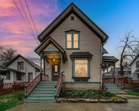 268 Seneca St, Elgin, IL 60120