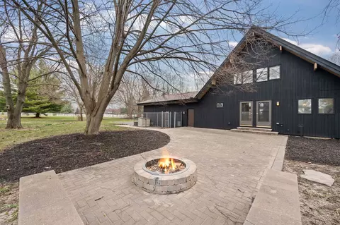 Exterior - 5 N584 Dunham Trails Rd, Wayne, IL 60184 photo 6 of 10