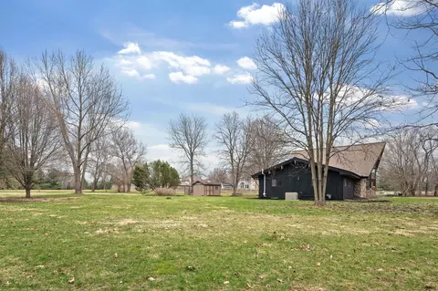 Exterior - 5 N584 Dunham Trails Rd, Wayne, IL 60184 photo 9 of 10