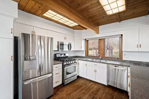 Kitchen - 5 N584 Dunham Trails Rd, Wayne, IL 60184 photo 2 of 2