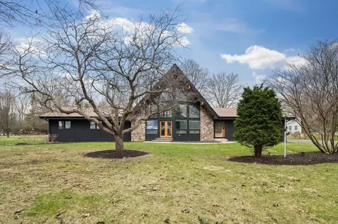 Exterior - 5 N584 Dunham Trails Rd, Wayne, IL 60184 photo 2 of 10