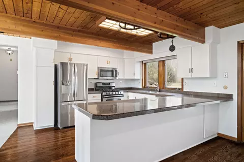 Kitchen - 5 N584 Dunham Trails Rd, Wayne, IL 60184 photo 1 of 2