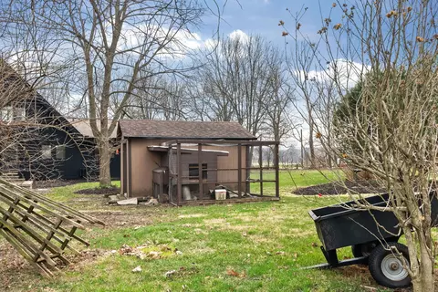 Exterior - 5 N584 Dunham Trails Rd, Wayne, IL 60184 photo 7 of 10