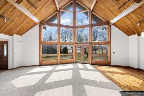 Living - 5 N584 Dunham Trails Rd, Wayne, IL 60184 photo 3 of 6