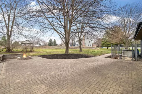 Exterior - 5 N584 Dunham Trails Rd, Wayne, IL 60184 photo 4 of 10
