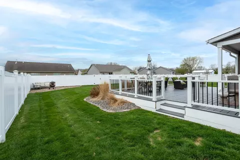 Exterior - 339 Hillside Dr, Eldridge, IA 52748 photo 5 of 7