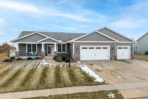 339 Hillside Dr, Eldridge, IA 52748