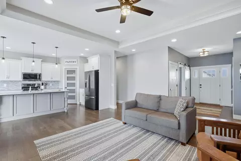 Entry Way - 339 Hillside Dr, Eldridge, IA 52748 photo 3 of 5