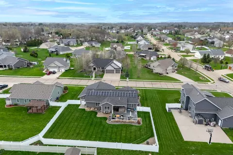 View/Area - 339 Hillside Dr, Eldridge, IA 52748 photo 2 of 3