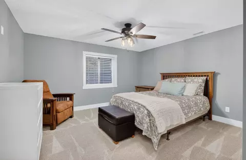 Bedroom - 339 Hillside Dr, Eldridge, IA 52748 photo 5 of 7