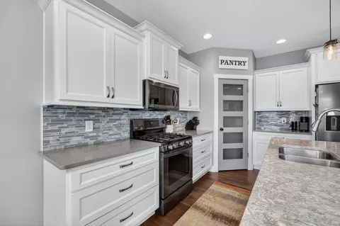 Kitchen - 339 Hillside Dr, Eldridge, IA 52748 photo 4 of 4