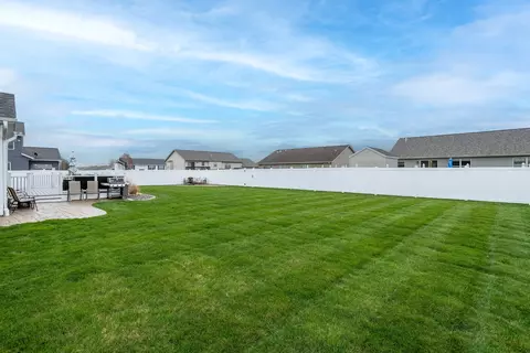 Exterior - 339 Hillside Dr, Eldridge, IA 52748 photo 7 of 7
