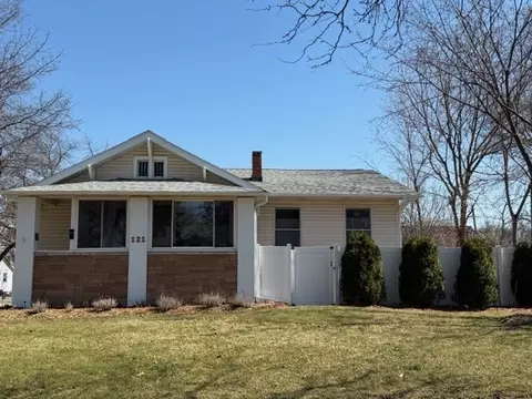 121 N Princeton Ave, Villa Park, IL 60181