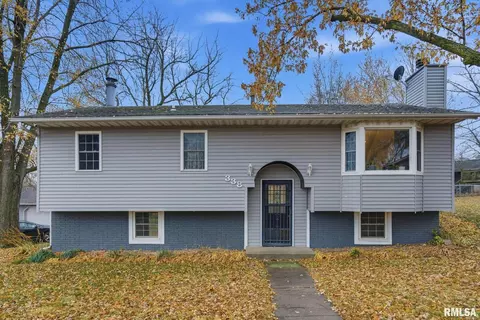 338 Benton St, Le Claire, IA 52753