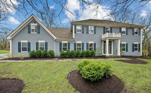 25089 N Pawnee Rd, Barrington, IL 60010