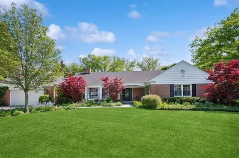 2407 Iroquois Rd, Wilmette, IL 60091