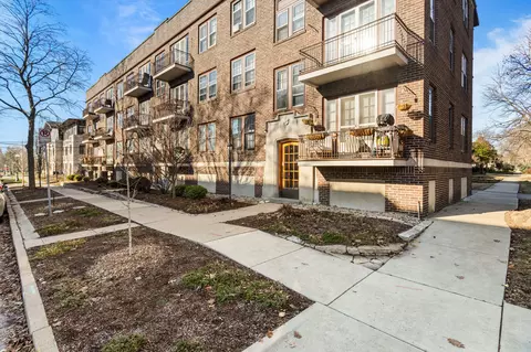 307 N Prairie St #3, Champaign, IL 61820