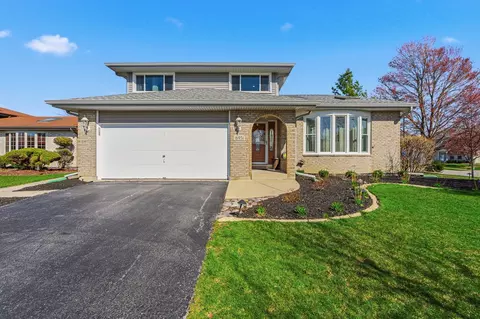 16951 Shannon Dr, Tinley Park, IL 60477