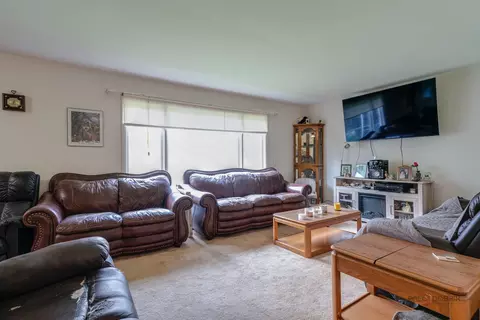 Living - 1009 Hampton Ct, Mchenry, IL 60050 photo 2 of 2
