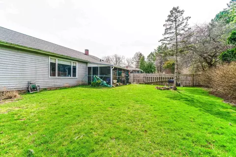 Exterior - 1009 Hampton Ct, Mchenry, IL 60050 photo 4 of 5