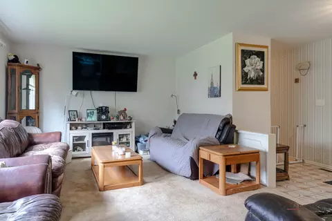 Living - 1009 Hampton Ct, Mchenry, IL 60050 photo 1 of 2