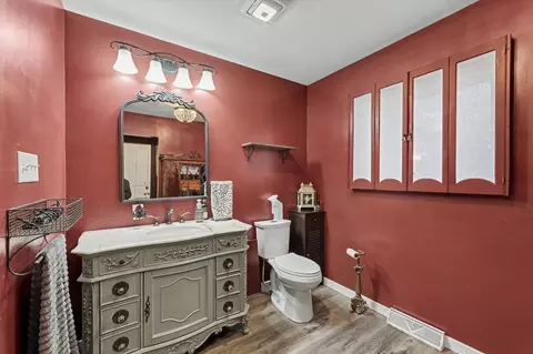 Bath - 1809 Augusta Dr, Champaign, IL 61821 photo 2 of 3