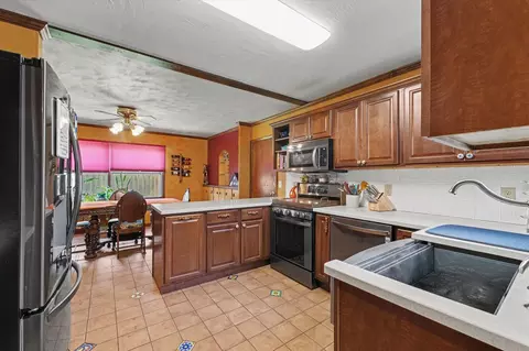 Kitchen - 1809 Augusta Dr, Champaign, IL 61821 photo 4 of 5