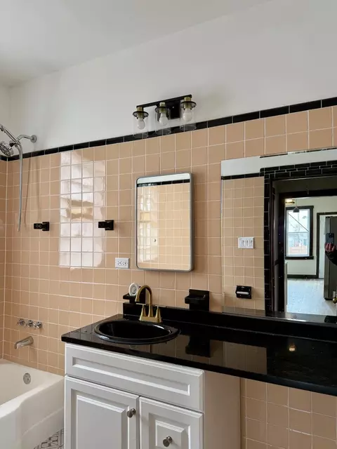 Bath - Undisclosed, Chicago, IL 60636 photo 4 of 4
