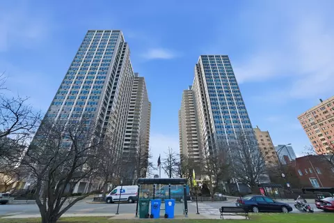 4250 N Marine Dr #1223, Chicago, IL 60613
