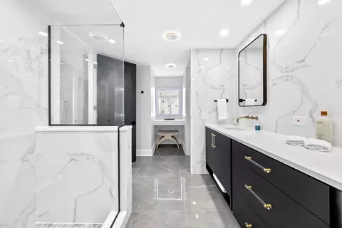 Bath - 180 E Pearson St #3702, Chicago, IL 60611 photo 2 of 5