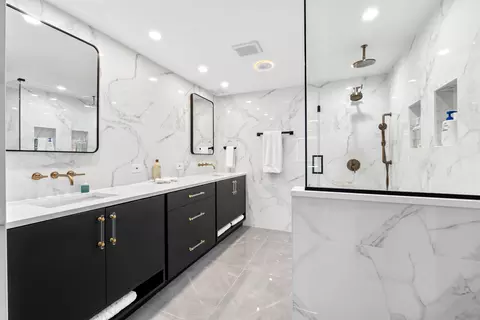 Bath - 180 E Pearson St #3702, Chicago, IL 60611 photo 1 of 5