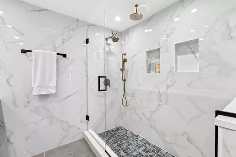 Bath - 180 E Pearson St #3702, Chicago, IL 60611 photo 3 of 5