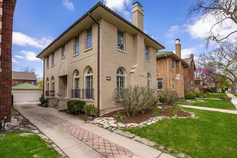 1215 N Linden Ave, Oak Park, IL 60302