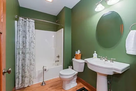 Bath - 1813 Partridge Pt, Normal, IL 61761 photo 1 of 7
