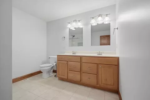 Bath - 1813 Partridge Pt, Normal, IL 61761 photo 5 of 7