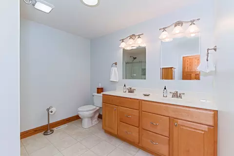 Bath - 1813 Partridge Pt, Normal, IL 61761 photo 2 of 7