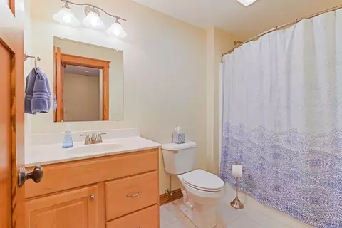 Bath - 1813 Partridge Pt, Normal, IL 61761 photo 4 of 7
