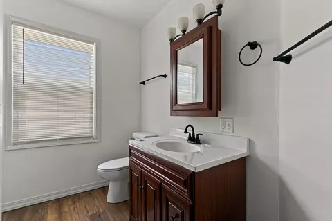 Bath - 1819 15th St, Moline, IL 61265 photo 3 of 4