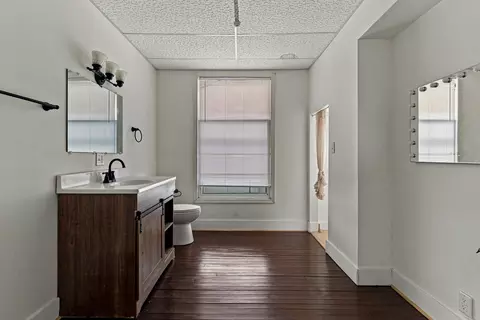 Bath - 1819 15th St, Moline, IL 61265 photo 1 of 4