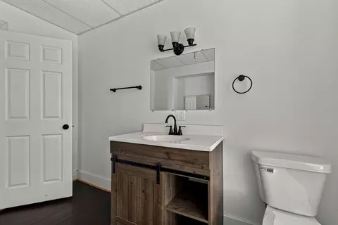 Bath - 1819 15th St, Moline, IL 61265 photo 2 of 4